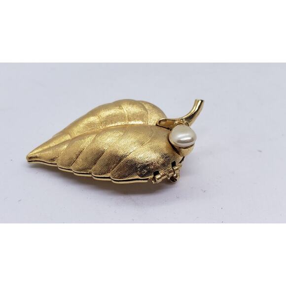 Vintage Brooch Leaf With Faux Pearl Gold Tone Opens Locket Stash Perfume Avon - Picture 3 of 10